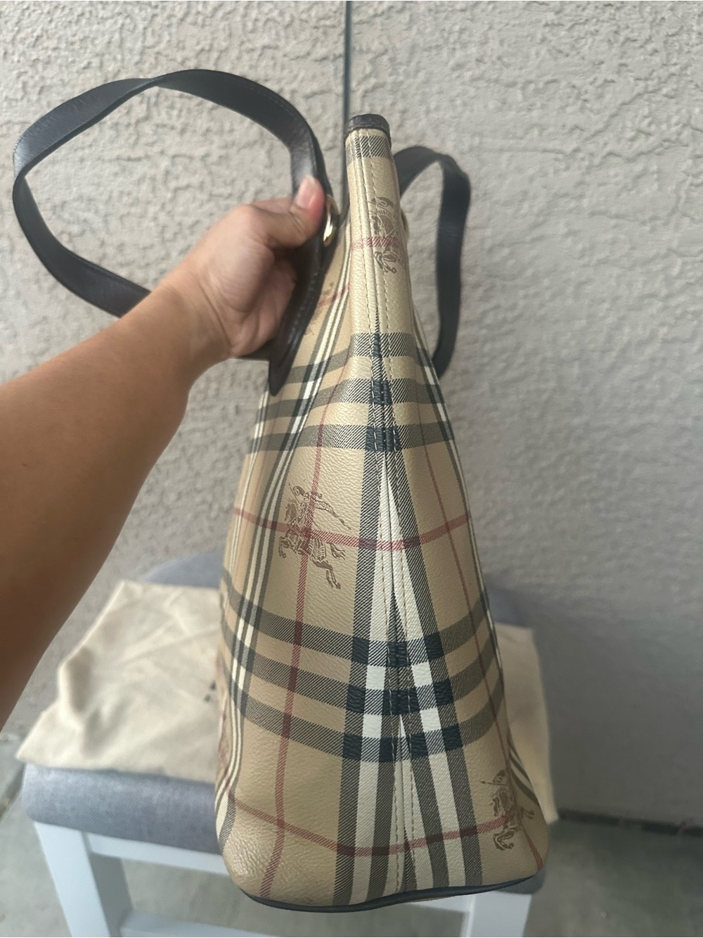 Burberry Black-Trim Beige Nova Check Tote - Large size - Picture 4 of 15